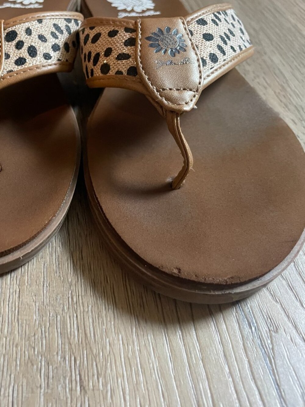 Yellow Box Women's Animal Print Leopard Flop Flops Thong Sandals 9.5 - Picture 4 of 10